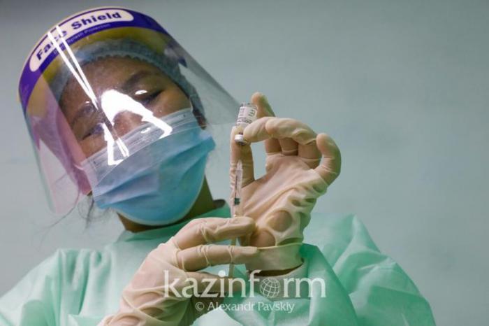 Работу по вакцинации против коронавируса усилят в Алматы