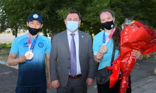 Автомобили подарили еще двум казахстанским призерам Олимпиады в Токио