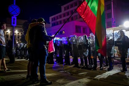 В Литве сочли беспорядки у парламента и в лагере мигрантов «гибридной атакой»