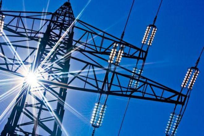 Кабмин снизил тарифы на электричество для населения