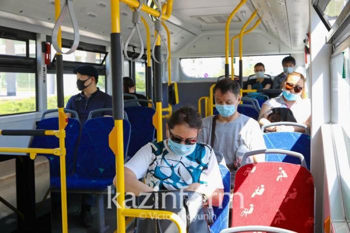 Свыше 20 человек оштрафовали за отсутствие масок в автобусах Алматы