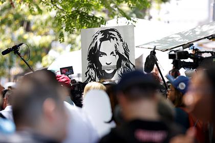 Фанаты Бритни Спирс пригрозили смертью судье по делу об опеке певицы