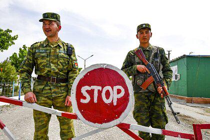 В Таджикистане начали рыть окопы на границе с Киргизией