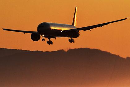 Пассажирок оштрафовали на 700 тысяч рублей из-за опасного действия в самолете