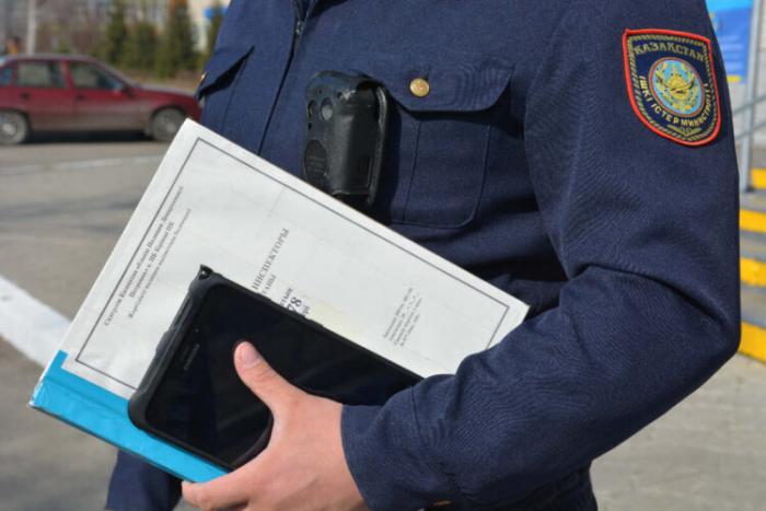 Полицейский спас женщину от сожителя-шизофреника в Акмолинской области