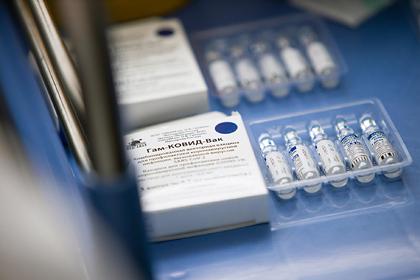 Десятки сожженных ампул с вакциной от COVID-19 нашли возле российской больницы