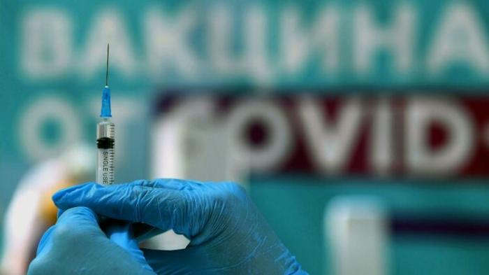 Бекшин поддерживает платную вакцинацию для граждан с фиктивными паспортами