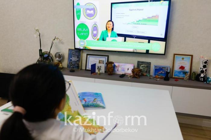 При каких условиях школы Алматы перейдут на онлайн-формат