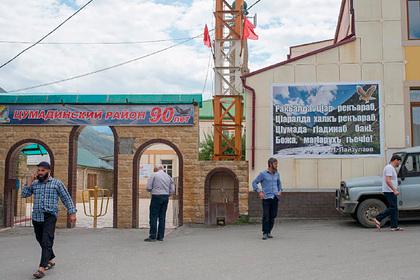 В дагестанское село стянули ОМОН из-за драки имама с местным жителем