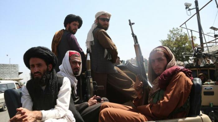 Нет бензина и усиление казахстанской армии: второй день правления “Талибана” в Афганистане