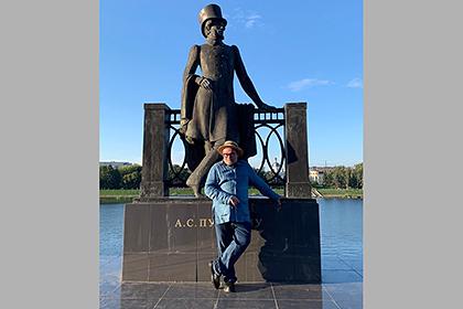 Историк моды Александр Васильев стал прототипом памятника Пушкину в Твери