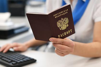 В Минцифры уточнили планы по замене бумажного паспорта смарт-картой