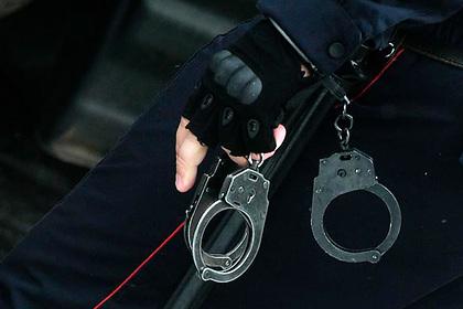 В Москве задержали полицейских за угрозу подбросить наркотики