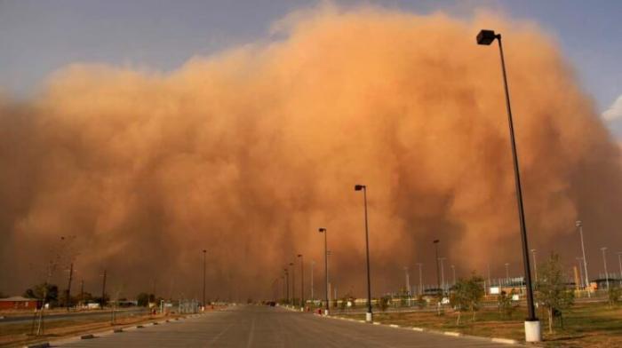 Пыльные бури, жара и грозы ожидаются в Казахстане