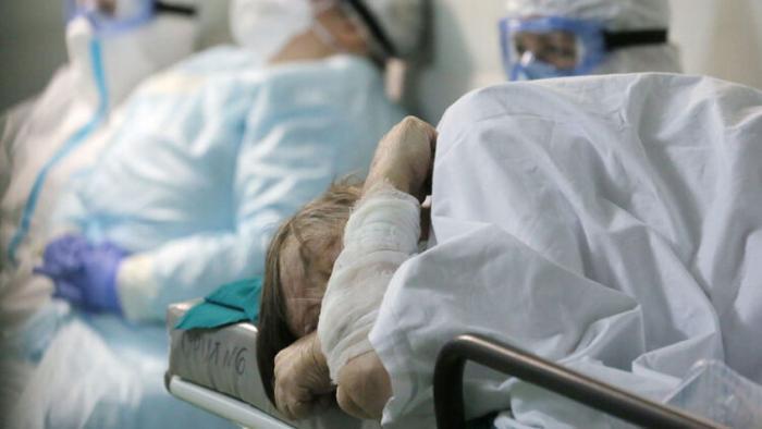 Страшно смотреть: дочери больной коронавирусом пенсионерки пожаловались на условия больницы Актау