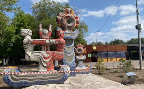 Реставрация завершена. Новая жизнь мозаичных скульптур в Центральном парке Караганды