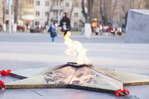 В Караганде началась реконструкция мемориала «Вечный огонь»