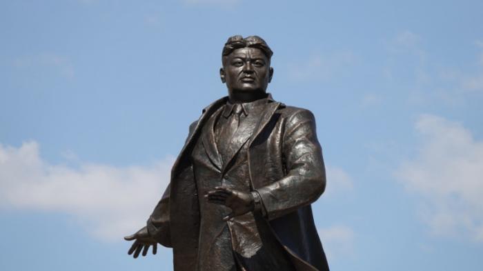 Памятник Жумабеку Ташенову открыли в Нур-Султане
                20 августа 2021, 13:31
