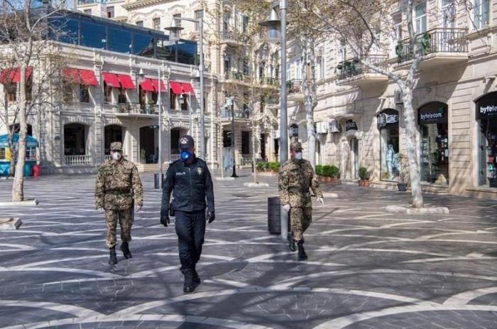 В Азербайджане полицейские будут проверять ковид-паспорта у граждан