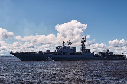 Корабли ВМФ России после недопуска в порт Испании встали на якорь