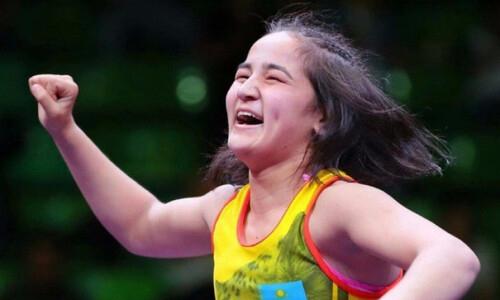 Казахстан выиграл «золото» чемпионата мира по женской борьбе среди юниорок