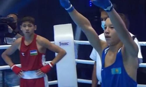 Казахстанские боксеры мощно стартовали на МЧА-2021. Досталось и Узбекистану. Видео