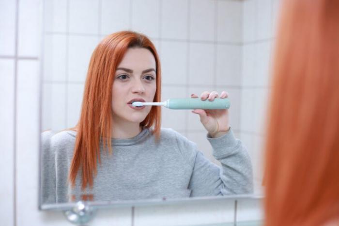 Зубы следует чистить перед завтраком, а не после – стоматолог