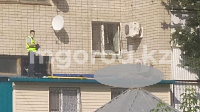 В Уральске рабочий сорвался с крыши девятиэтажки и разбился насмерть
                21 августа 2021, 15:14