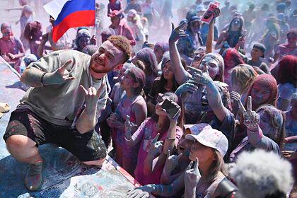 В Сочи в День флага прошел пляжный фестиваль «Холи»