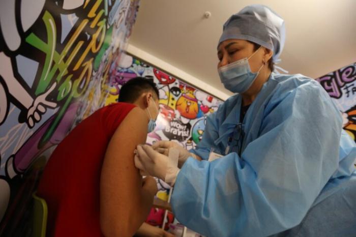 Более пяти миллионов человек полностью вакцинированы от коронавируса в Казахстане