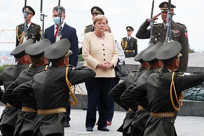 Немецкого журналиста удивил скромный прием Меркель в Киеве