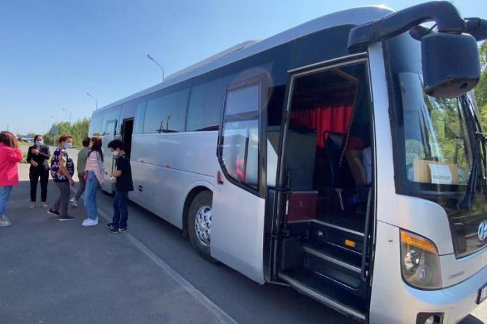 Автобусы доставляют желающих до пунктов вакцинации в Нур-Султане