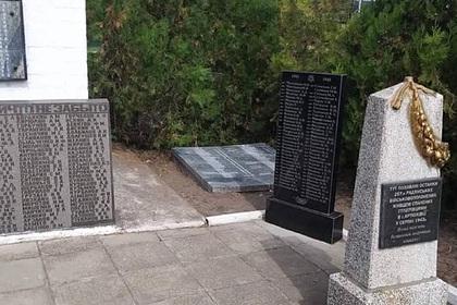 Сенатора отказались пускать на открытие мемориала героям ВОВ на Украине