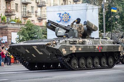 В Киеве начался праздничный военный парад