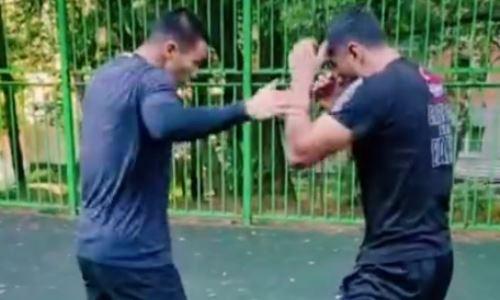 Непобежденные казахстанские профи-боксеры продолжают тренировки в Москве. Видео