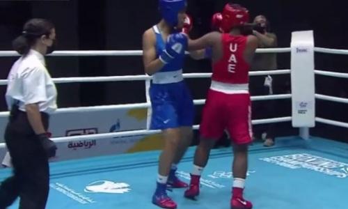 Видео быстрого нокаута казахстанского тяжеловеса в бою за выход в финал МЧА-2021