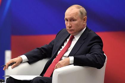 Путин поручил банкам вернуть списанные соцвыплаты россиян