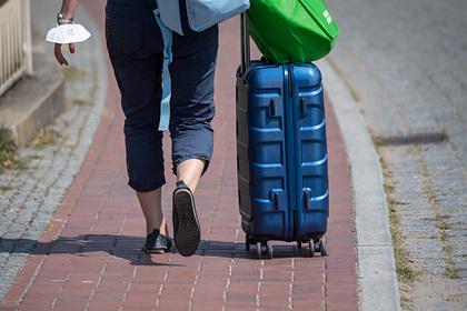 У возвращавшейся из Дубая россиянки украли из сумки колье по цене автомобиля