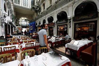 В Турции рассказали об отказе россиян и украинцев ходить в рестораны