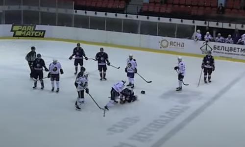 Хоккеист молодежной сборной Казахстана устроил кулачный бой в товарищеском матче. Видео