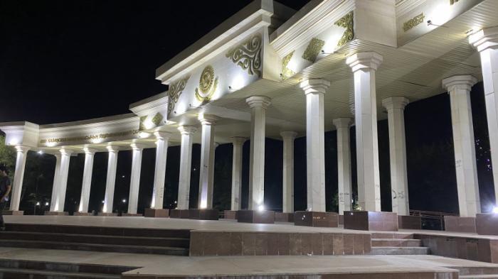 Вандалы изуродовали колоннаду в парке Первого Президента в Петропавловске
                26 августа 2021, 11:00