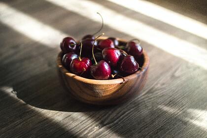 Диетологи назвали пять неочевидных полезных свойств вишни
