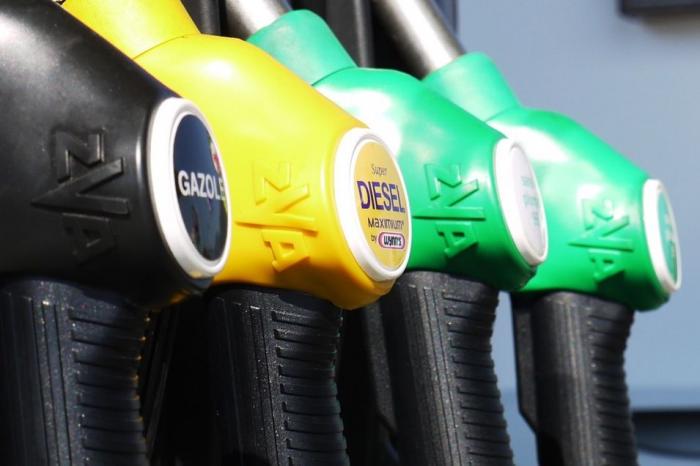 Минэкономики снова снизило цены на бензин и дизтопливо
