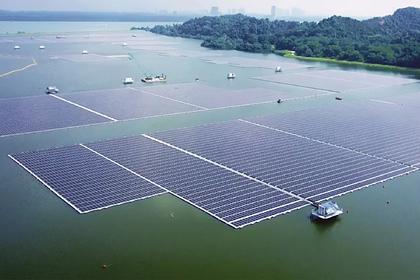 В Сингапуре открыли огромную плавучую солнечную электростанцию