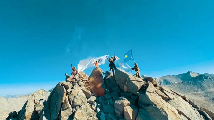 Альпинисты из Алматинской области покорили вершину Джунгарского Алатау
                27 августа 2021, 15:58