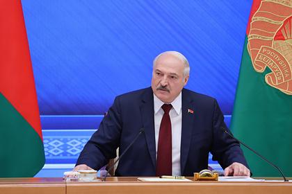 Лукашенко нашел работу для жен футболистов и хоккеистов