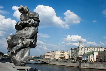 Собянин оценил вызвавшую резонанс скульптуру на Болотной набережной
