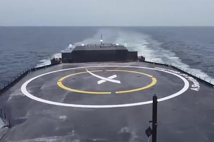 SpaceX успешно посадила ракету на плавучую платформу в океане