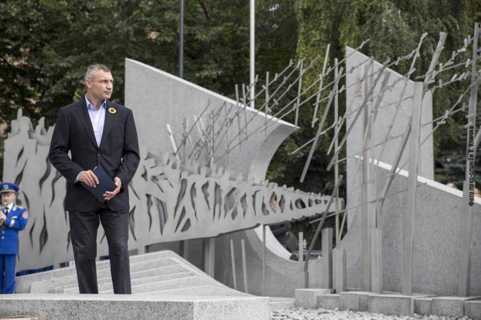 Кличко открыл мемориал памяти погибшим участникам АТО/ООС