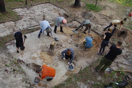 Студенты-историки раскопали предметы быта жителей Нижнего Приобья